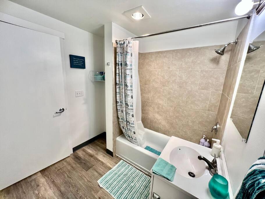 Private Room With Shared Bathroom On The 1St Floor 10 Minutes Walk To University Of Washington シアトル エクステリア 写真